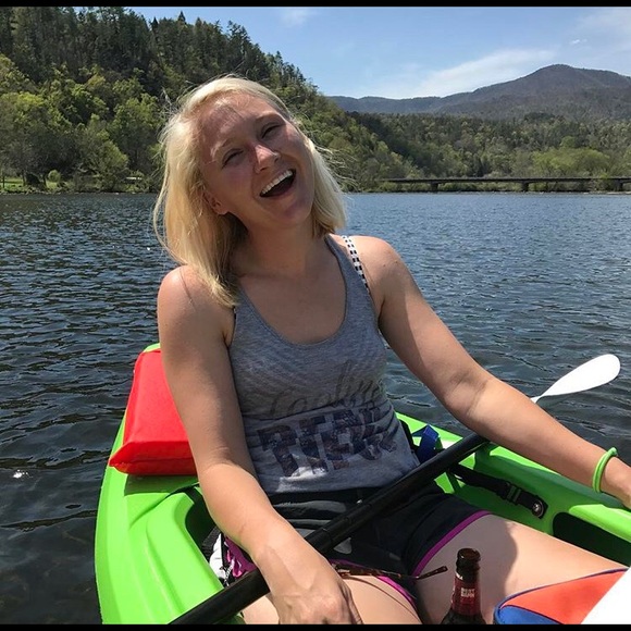 Meet your Posher, Tarah - Picture 1 of 6